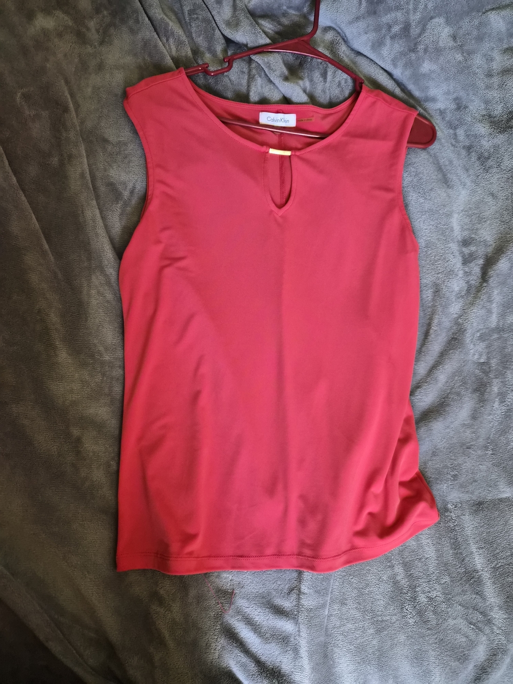 Calvin Klein Women's Sleeveless Coral Keyhole Camisole with Gold Accent